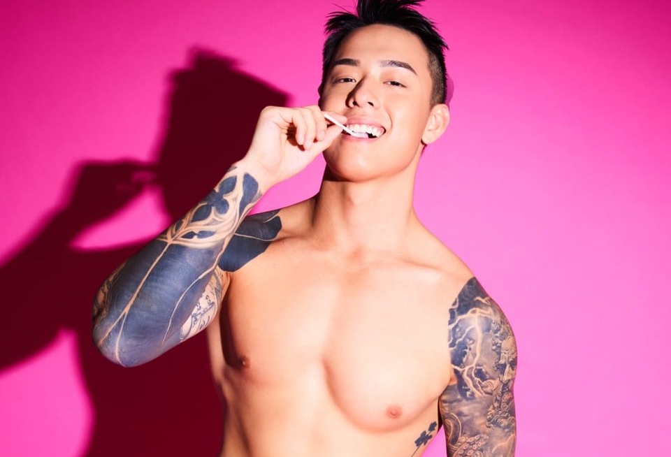 Em Singapura, criador de conteúdo adulto bissexual é condenado e preso por publicar “material obsceno” no OnlyFans