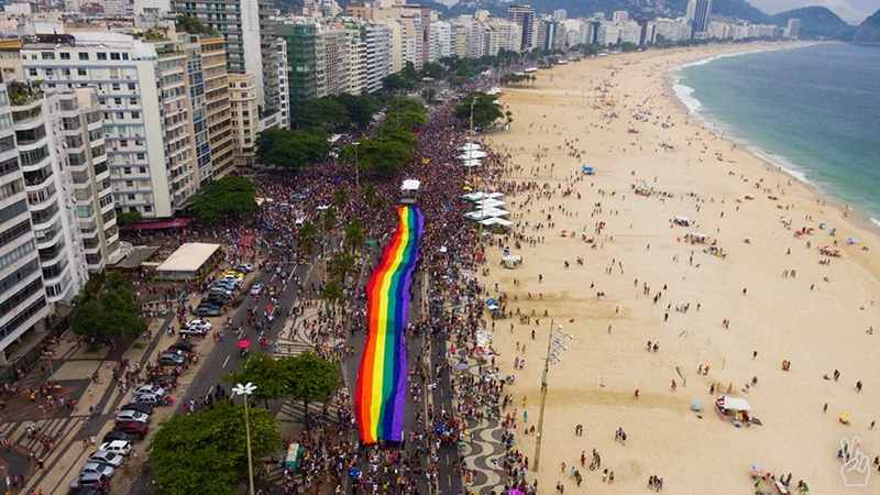  Com direito a 10 trios elétricos, 27ª Parada do Orgulho LGBTI+ Rio terá como tema “Coragem para ser Feliz”