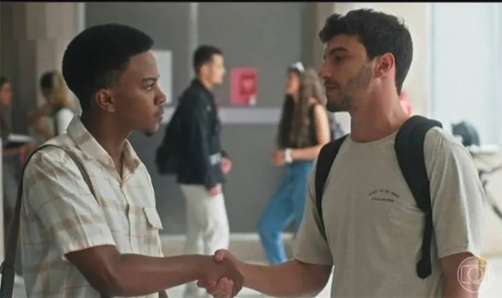 Recém lançada pela Globo, novela “Vai Na Fé” mostrará relacionamento interracial gay