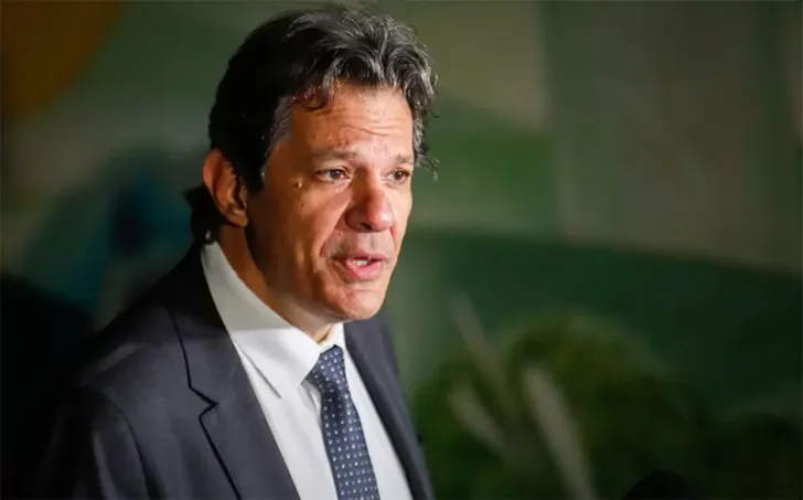 É falsa a notícia que Fernando Haddad anunciou “Bolsa Travesti” no valor de R$ 1,8 mil
