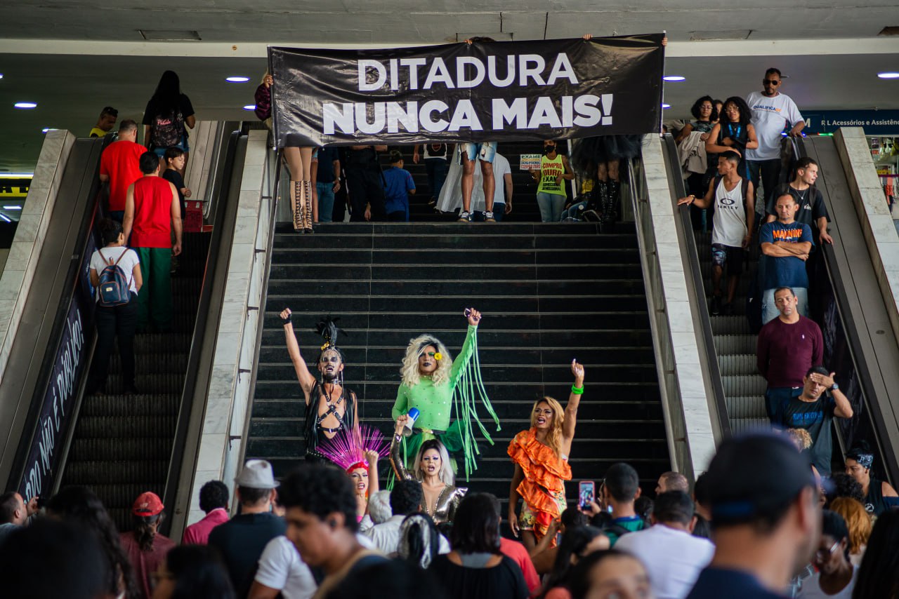 Ditadura Nunca Mais: drag queens ocupam áreas da região central de Brasília em ato político