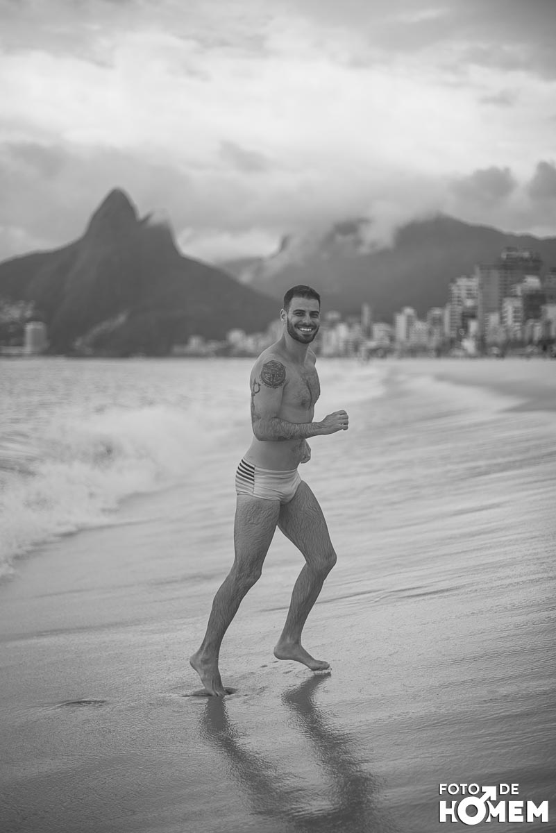 Lucas Malvacini posa nu para o site Foto de Homem; ator e modelo foi clicado por Eberson Theodoro no Rio