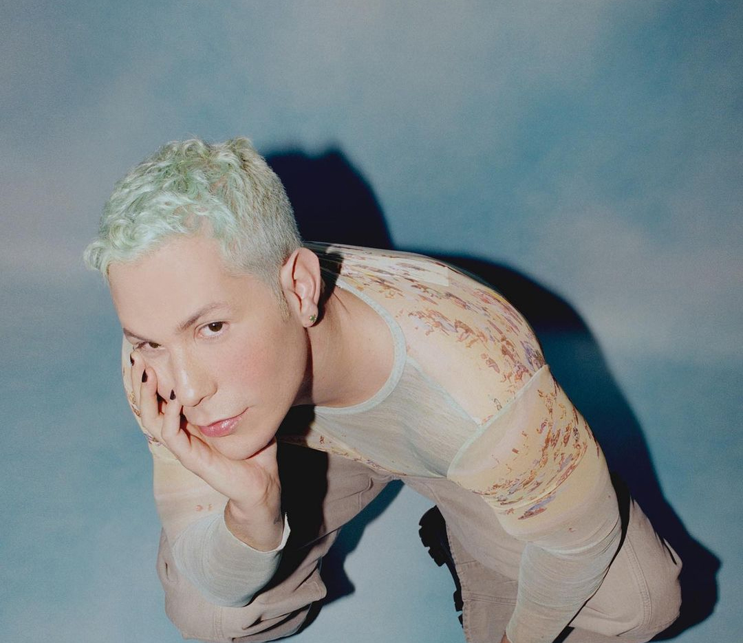 Christian Chavez lembra período sombrio após ser tirado do armário aos 23 anos: “Não sabia como lidar”