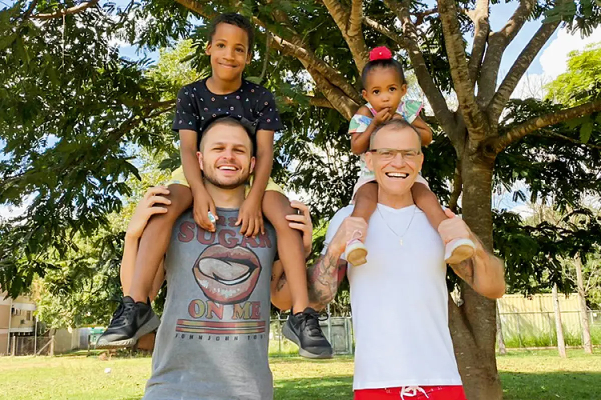 Promotor de Justiça do ES terá que indenizar senador e o marido por homofobia em processo de adoção