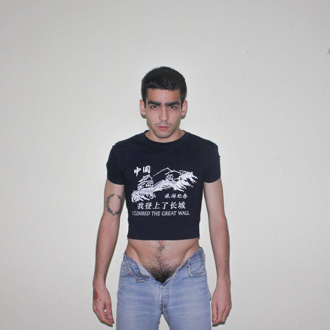 HOT: Confira 10 fotos sensuais de Omar Ayuso para comemorar seu retorno à “Elite”