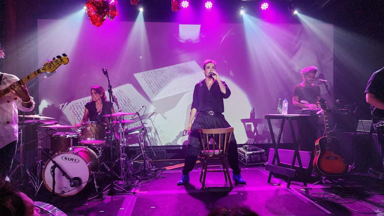 Johnny Hooker muda visual e estreia turnê mais emocionante da carreira: Clube da Sofrência