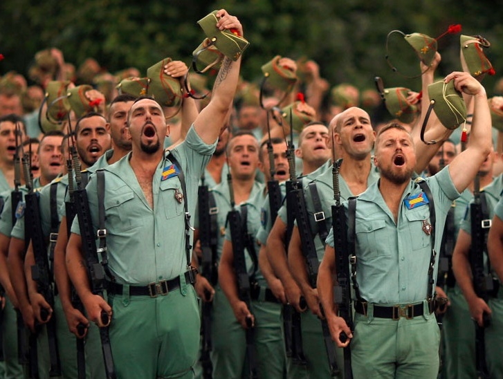  Eles voltaram: Soldados espanhóis gostosos viralizam (novamente) após novo desfile