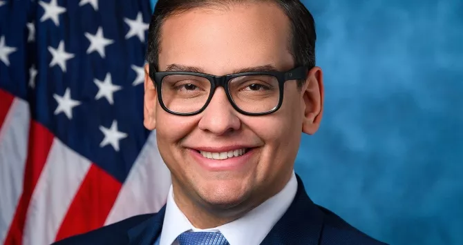 Ele não para: George Santos promete lutar contra máfia do arco-íris: “nunca sairei do Congresso”