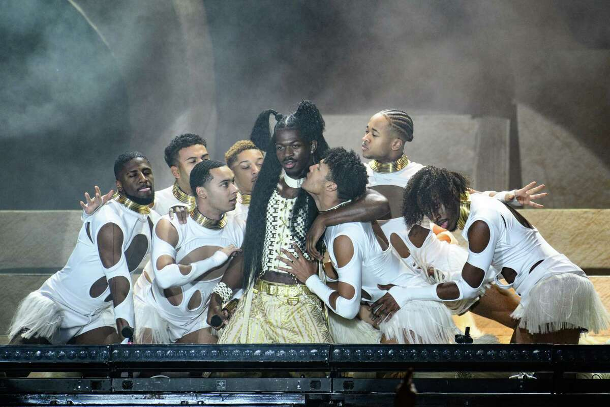 Lil Nas X interrompe show nos EUA para falar sobre recepção negativa que estava recebendo do público