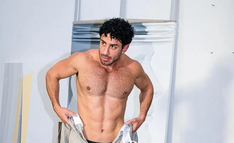 Marido de Ricky Martin tira a roupa em nova campanha para marca sueca de roupas íntimas