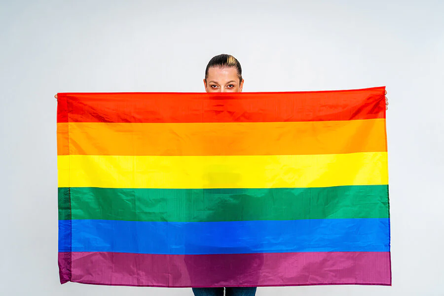 2 a cada 10 brasileiros acreditam que homossexualidade é doença, diz pesquisa