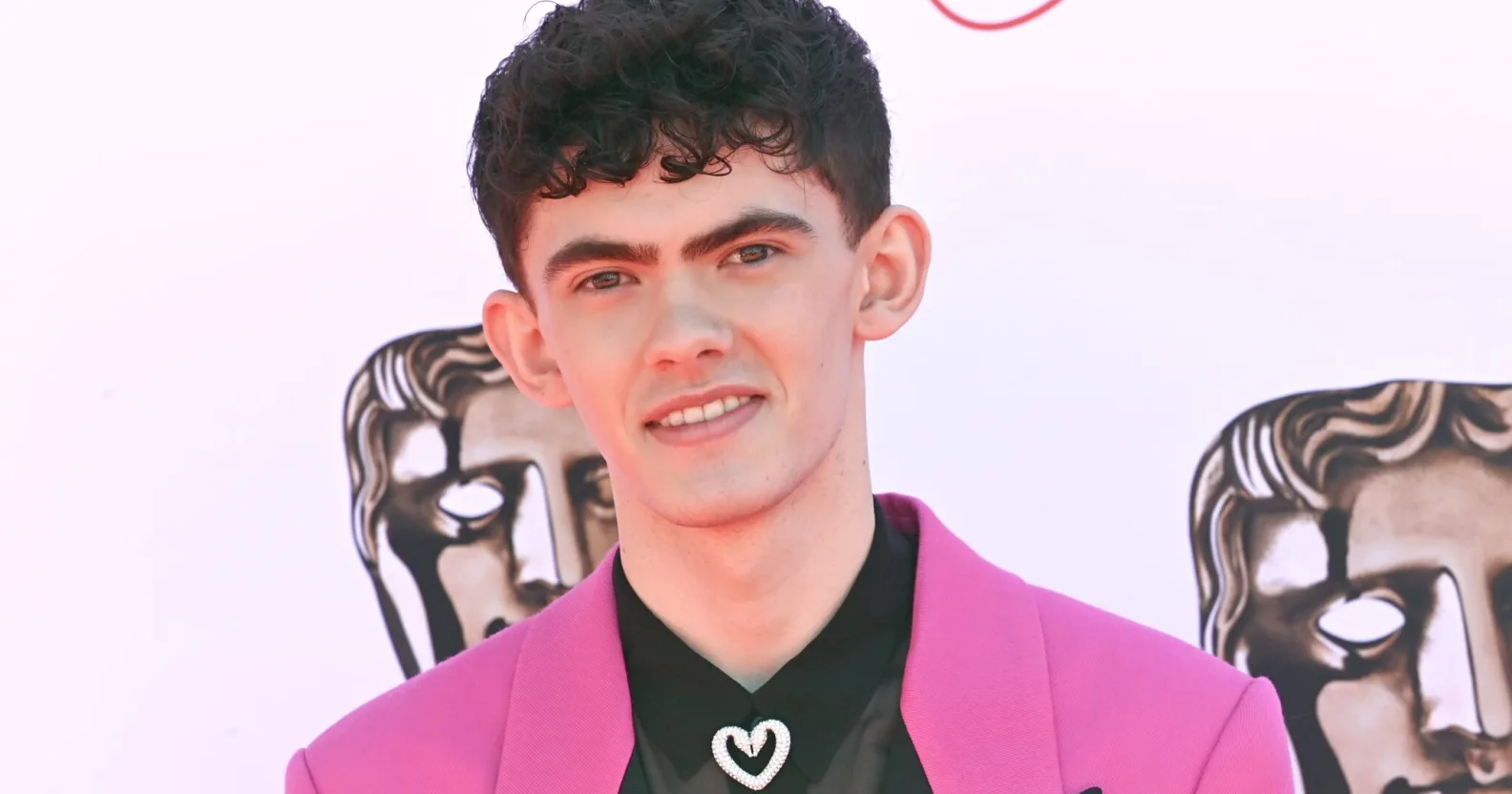 Astro de Heartstopper revela por que teve que sair do Twitter
