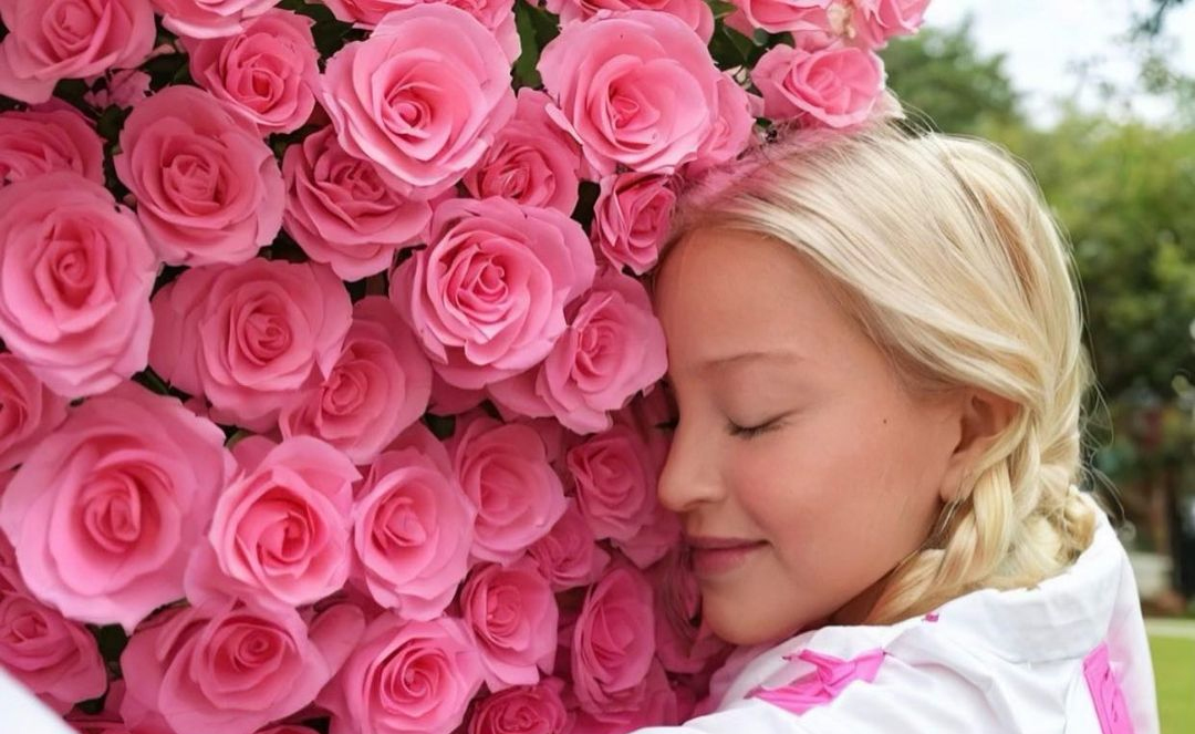 Madonna volta às redes com selfie após internação na UTI por grave infecção bacteriana