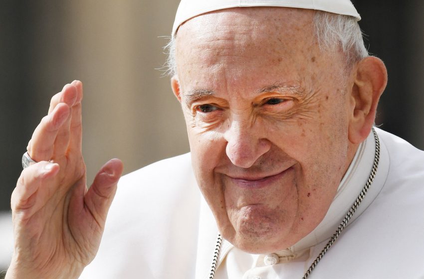  Mulheres trans ‘são filhas de Deus’, diz Papa Francisco
