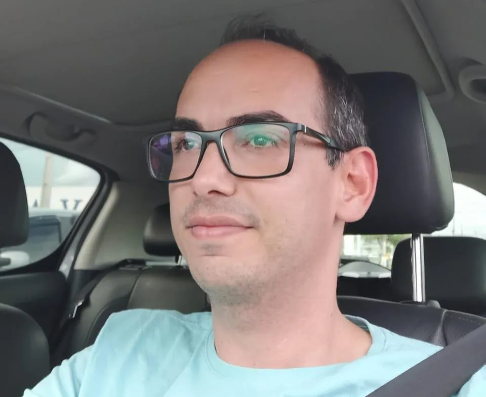 Homem é morto a marteladas após marcar encontro por app com rapaz