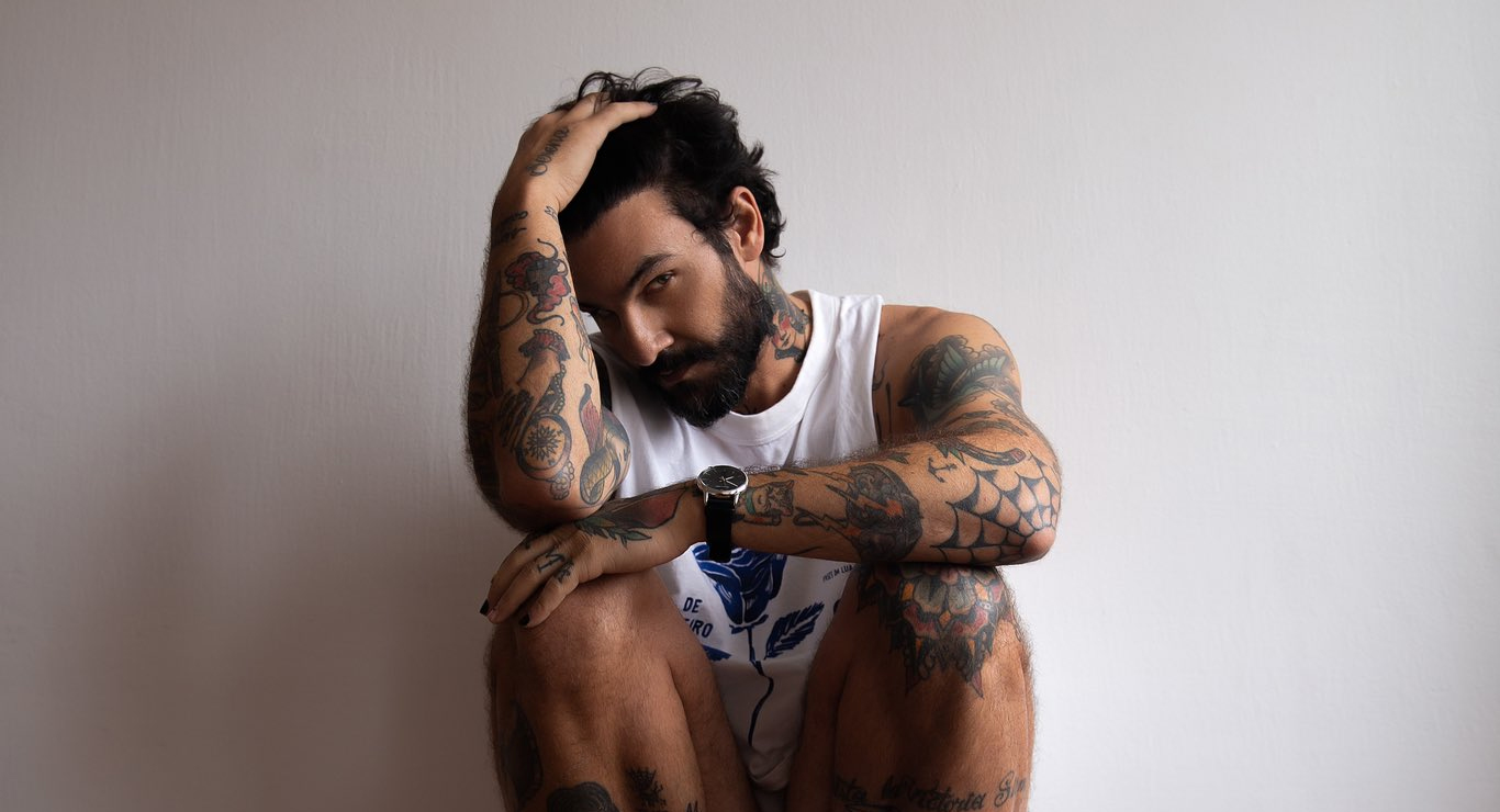 Ex-BBB Wagner Santiago mostra antes e depois de harmonização do pênis