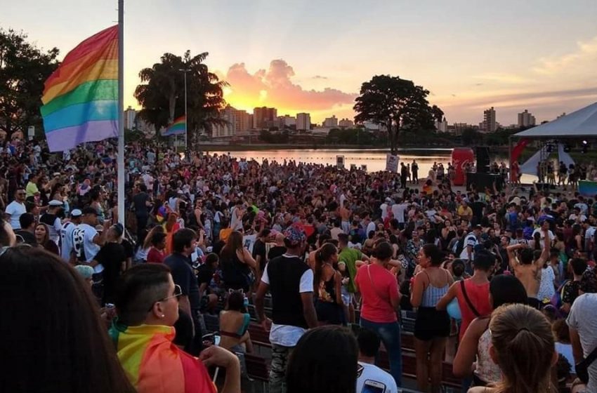  Prefeitura retira apoio e coletivo faz vakinha para realizar Parada do Orgulho