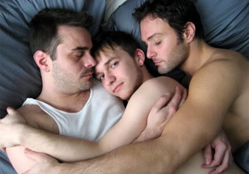  Pesquisa mostra que gays estão mais sujeitos a relacionamentos abertos do que héteros