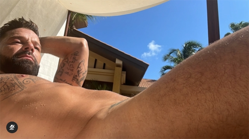  Ricky Martin compartilha segredo para evitar marcas de bronzeado: pegar sol pelado