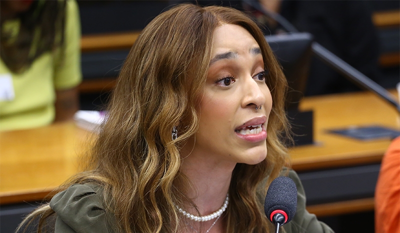  Erika Hilton é vítima de transfobia durante votação de PL contra a união homoafetiva