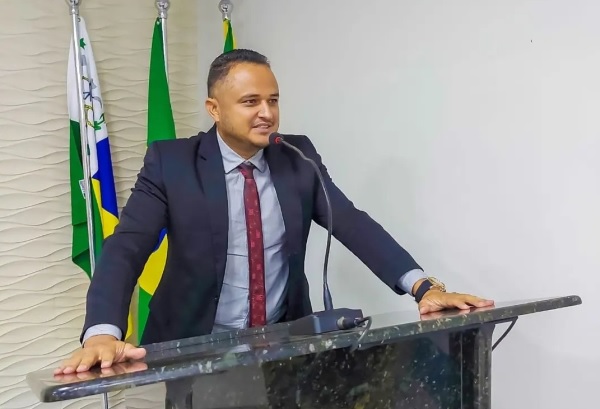 Vereador diz ser “contra gays e lésbicas” em sessão na câmara: “não produz família”