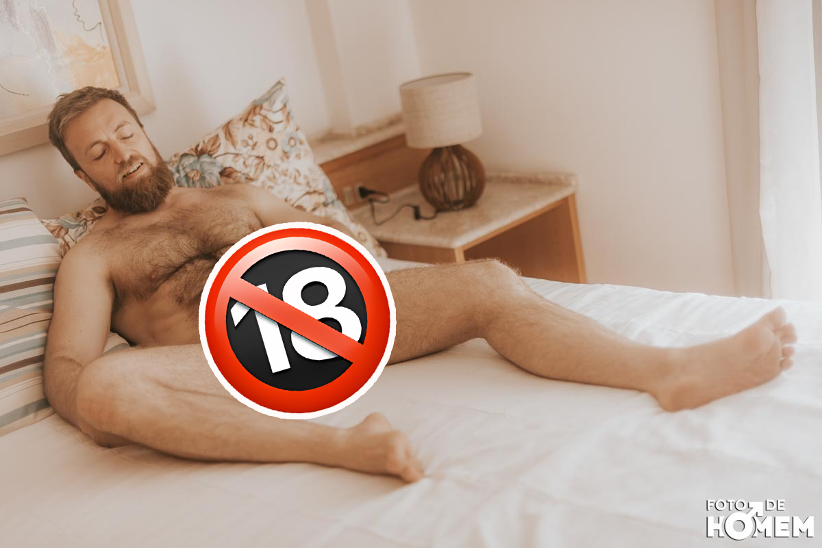Foto de Homem: Site +18 libera parte dois de ensaio explícito com modelo russo