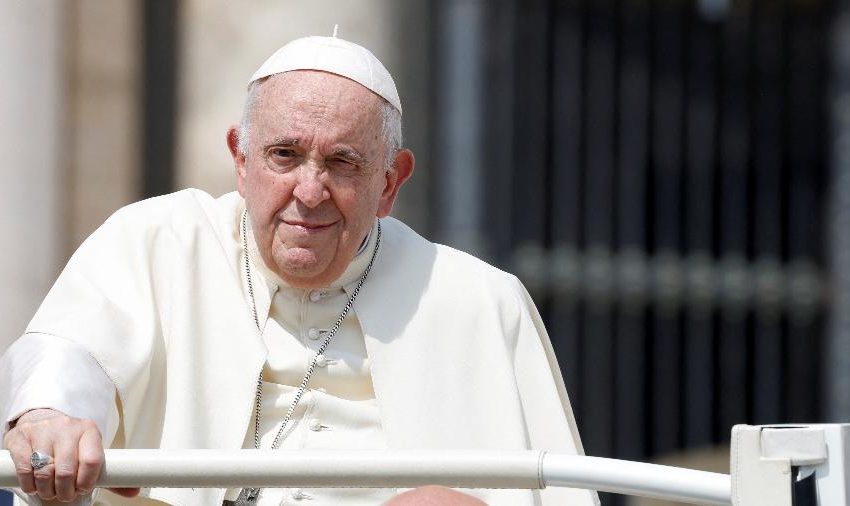  Papa Francisco demite bispo conservador do Texas por causa da inclusão LGBTQ+