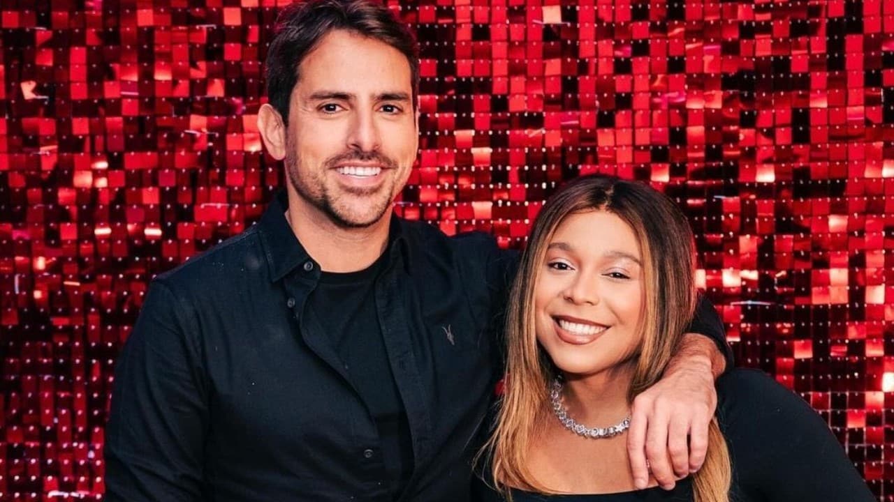 Blogueirinha esclarece foto com acusado de racismo e pede desculpa aos seguidores