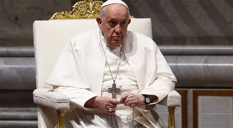  Vaticano autoriza bênção para casais homoafetivo, mas continua considerando um ato “irregular”
