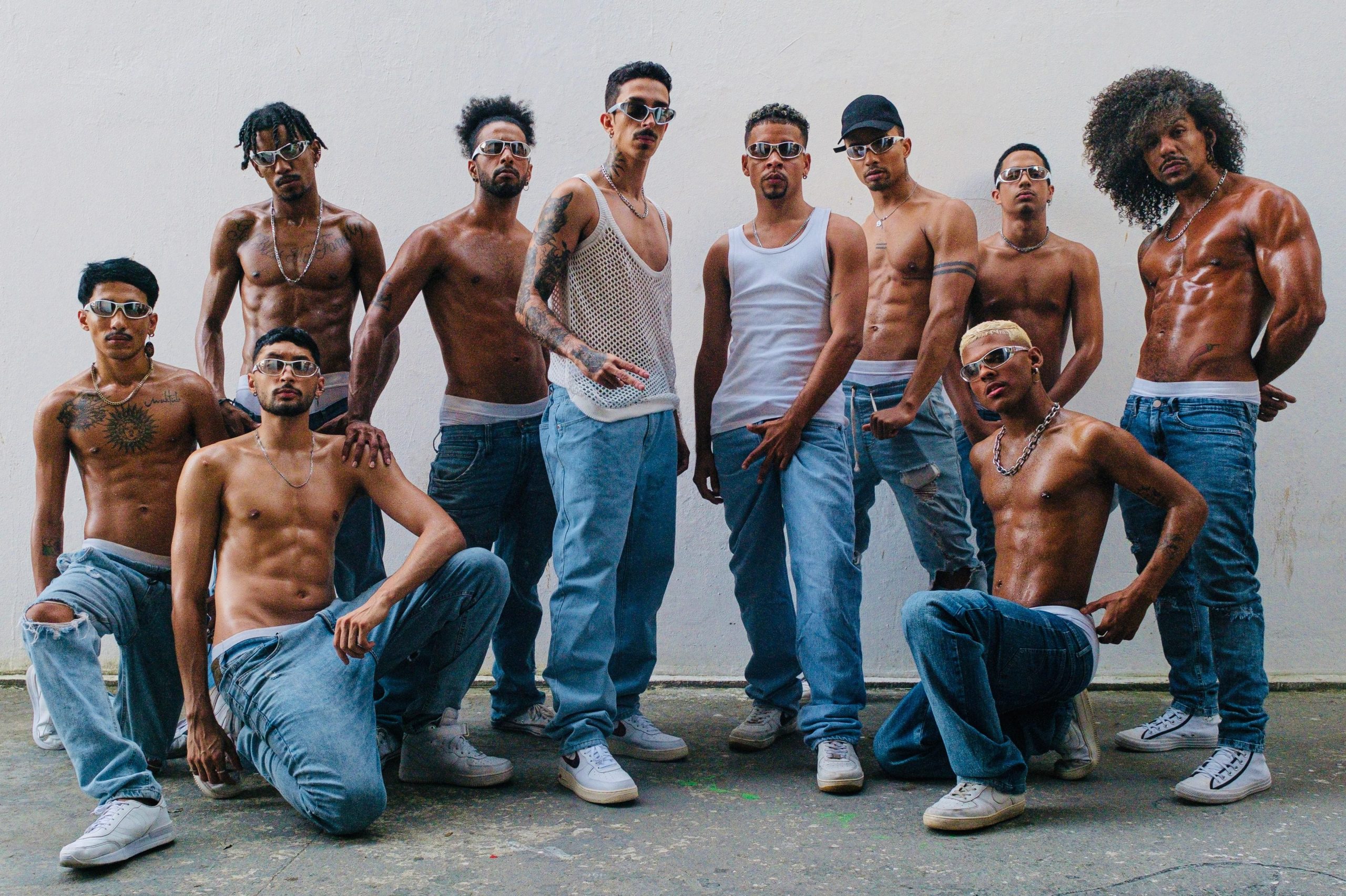 Cantor Quéops lança clipe de novo single “Macetinho”, assista