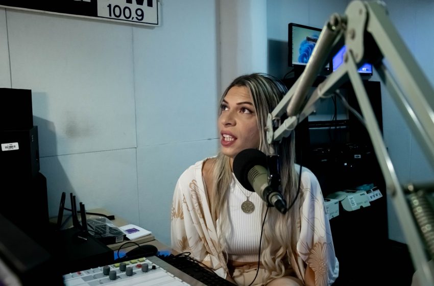  Distrito Federal terá primeira apresentadora trans do rádio brasileiro