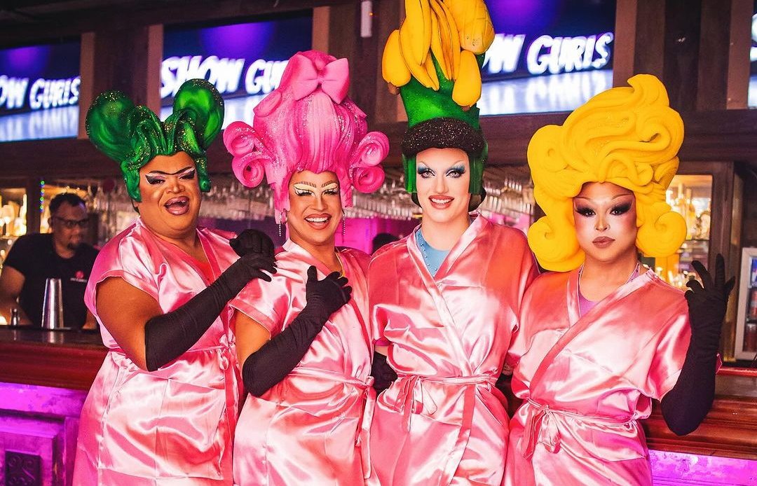 RJ: Pink Flamingo estreia espetáculo musical drag que promete movimentar as segundas cariocas