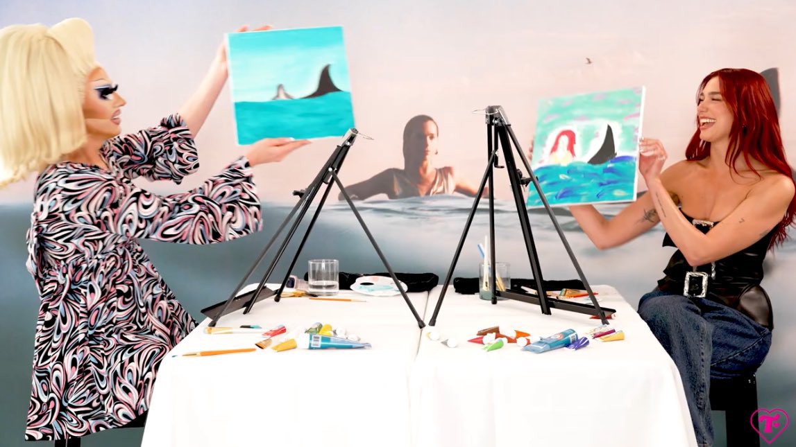 “A vida é muito mais divertida com os gays!”, dispara Dua Lipa em entrevista para Trixie Mattel