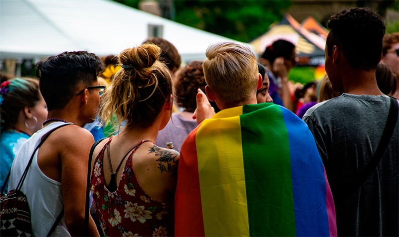  Aproximadamente 20% da geração Z é LGBT; Isto é, de cada 5, 1 está nos braços do arco-íris