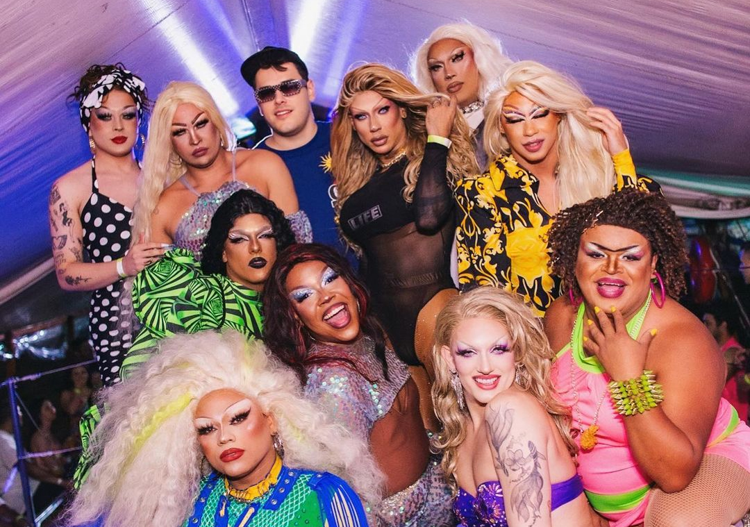 RJ: Votação aberta ao público irá eleger a drag queen Miss Simpatia do bar-balada Pink Flamingo