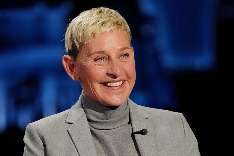 Ellen DeGeneres lamenta expulsão do show business após acusações de racismo e intimidação