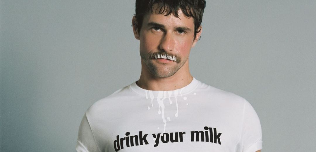 Jonathan Bailey lança instituição de caridade para comunidade LGBTQIAPN+: “Causará arrepios”