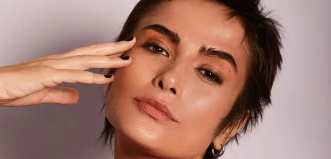 Lésbica, Maria Casadevall lembra relacionamento com Caio Castro: “Fora do tom, fora do lugar”