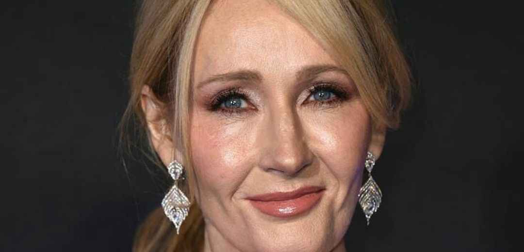 J.K. Rowling chama astros de “Harry Potter” de ‘desprezíveis’ por defenderem transexuais