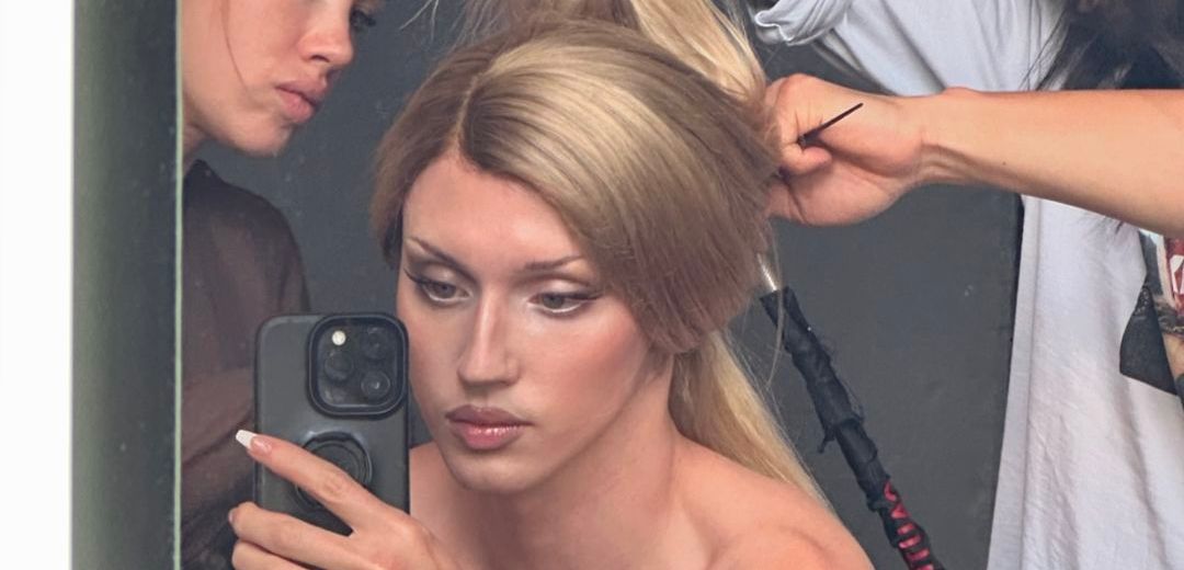 O cantor apareceu de peruca e maquiagem em nova atualização do Instagram