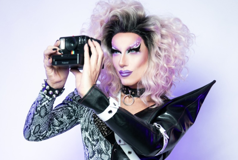 Betina Polaroid é notada por Pabllo Vittar durante show e cantora avisa: “Quero ir para o estúdio”