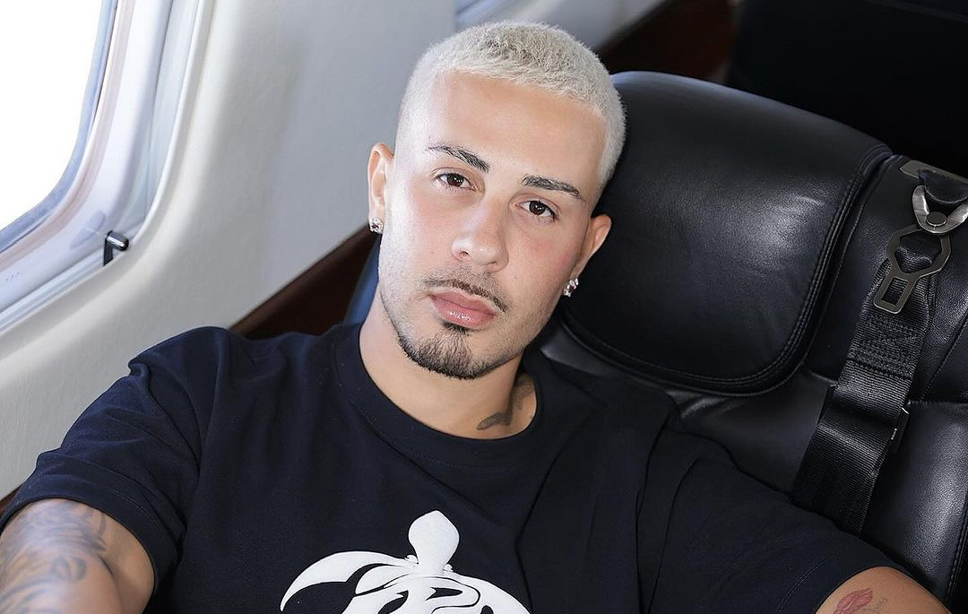 Carlinhos Maia diz que não frequenta Paradas do Orgulho para evitar vaias do público