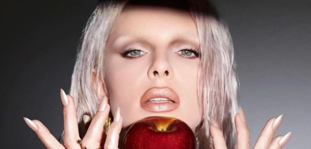 Julia Fox, ex de Kanye West, assume ser lésbica e pede desculpas em vídeo: “Sinto muito, rapazes”