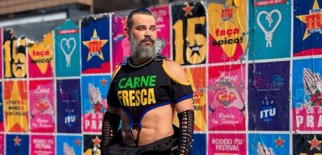 ‘Livro das r*las’? Carmo Dalla Vecchia pretende lançar coleção de mais de 170 nudes autografados