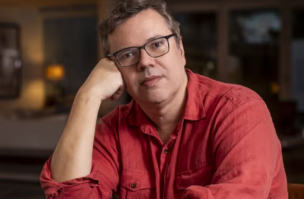 João Emanuel Carneiro fala sobre falta de personagens LGBTs em suas tramas: “Censura interna”