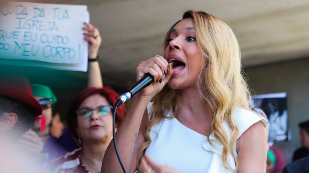 Erika Hilton pede ao Ministério Público Federal bloqueio do Jogo do Tigrinho no Brasil