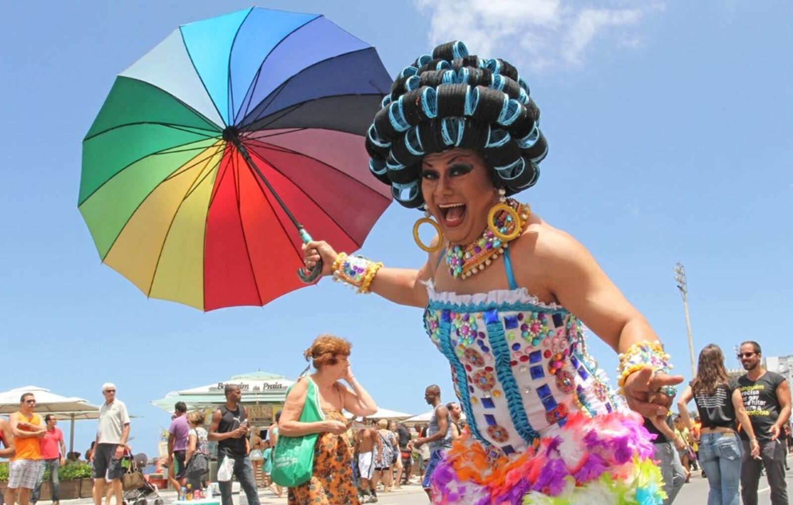 Parada LGBTI+ Rio abre inscrições para drag queens e kings se apresentarem nos trios elétricos