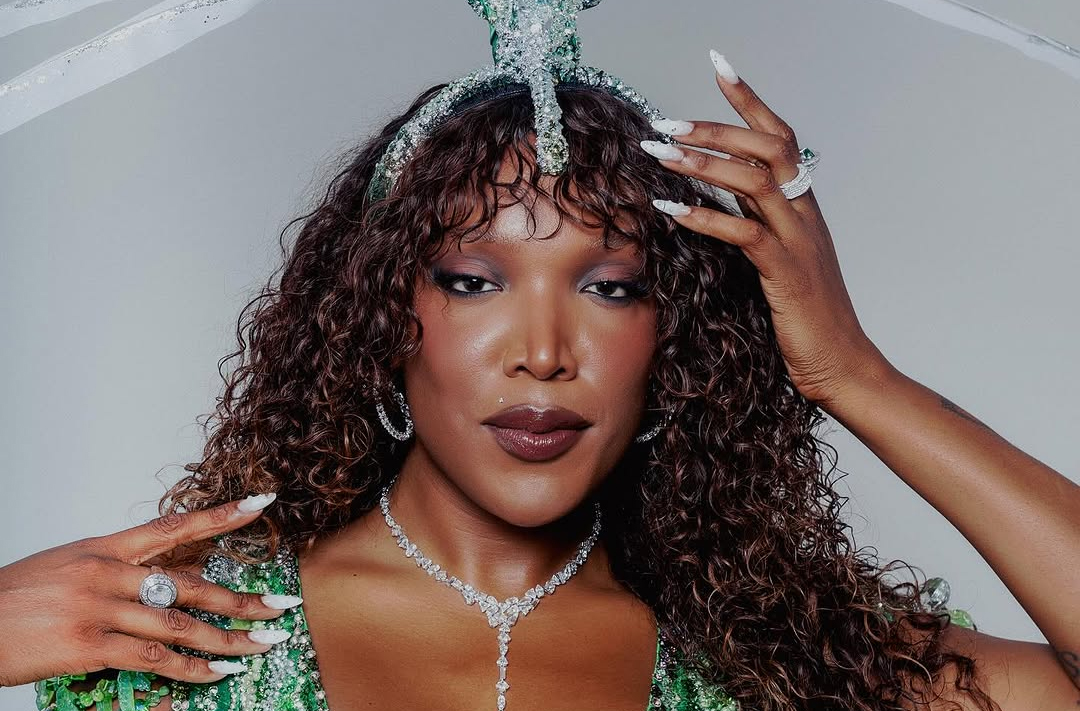 RJ: Camarote Folia Tropical celebra a diversidade com show inédito de Majur na Marquês de Sapucaí