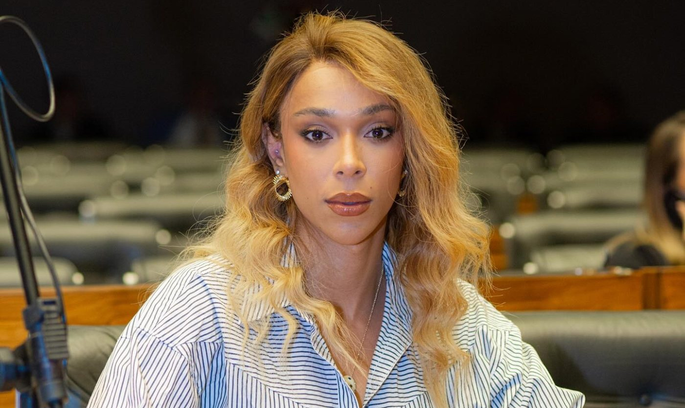 Governo Trump altera gênero de Erika Hilton em visto, e deputada promete acionar a ONU