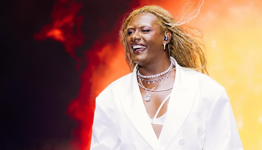 Liniker pode ser a atração de abertura do show de Lady Gaga no Rio, aponta PapelPop